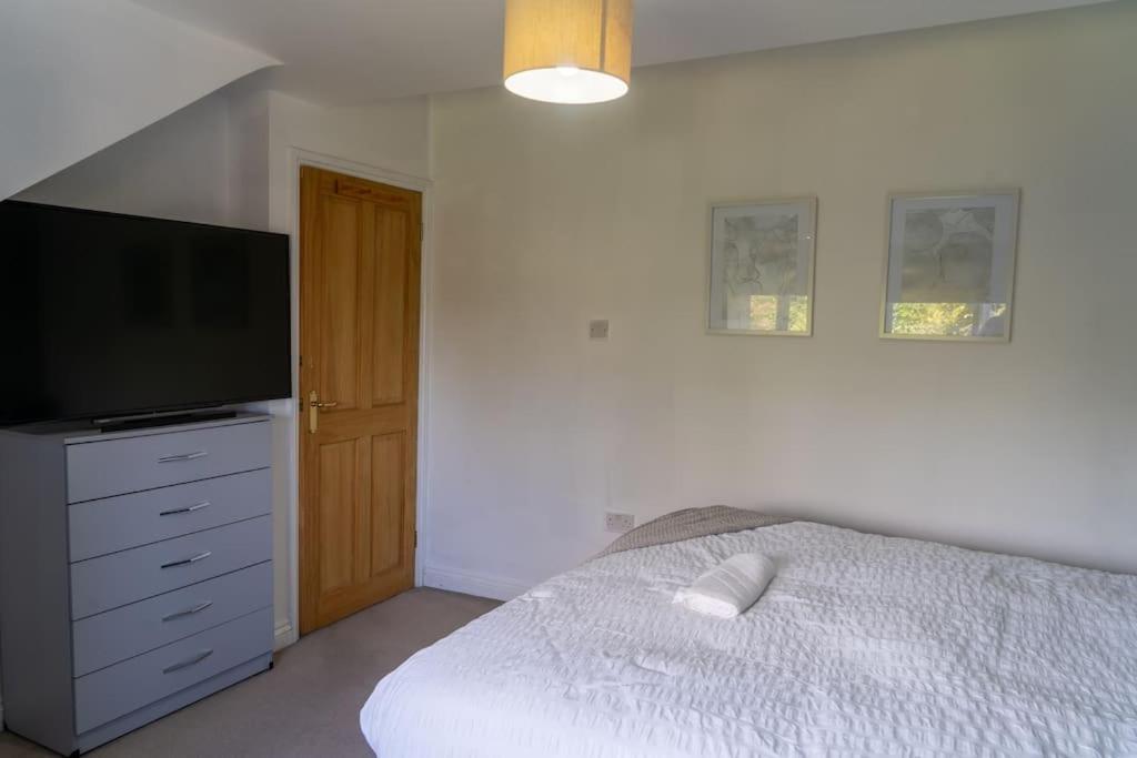 Spacious 15 Guest Home With 9 Beds In Shirley Solihull Exterior photo